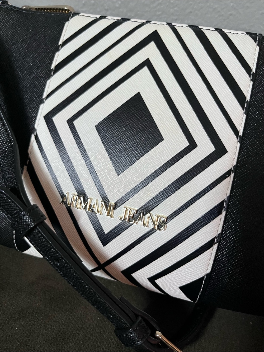 Armani Jeans Black and White Graphic Wristlet crossbody - Picture 2 of 7
